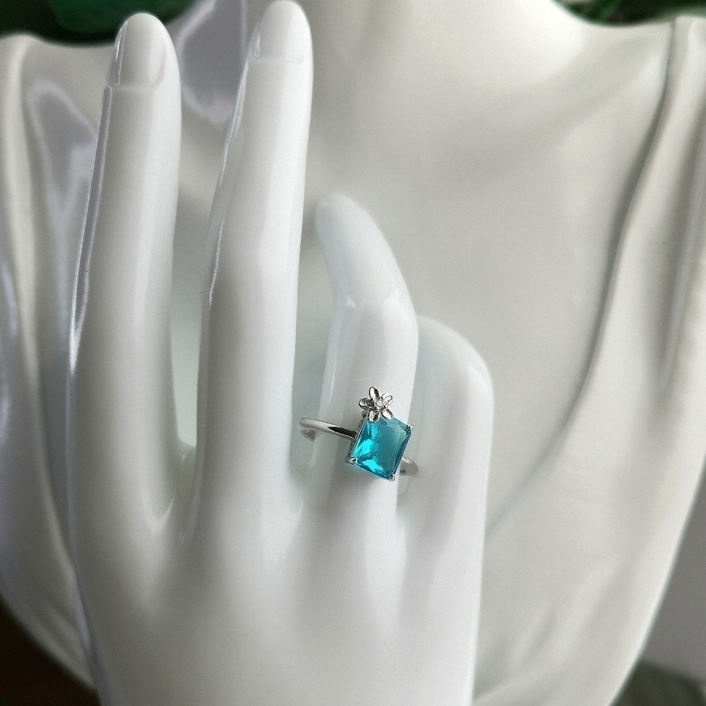 Swiss Blue Topaz and Diamond ring size 8 🆕 - Picture 4 of 5